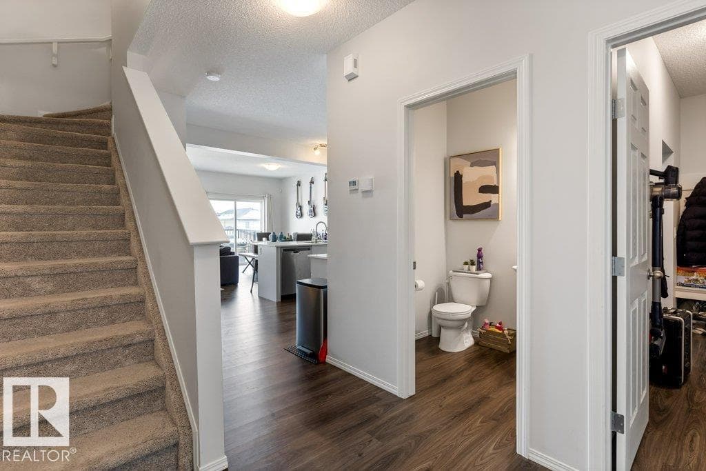 9939 222 ST NW photo 4