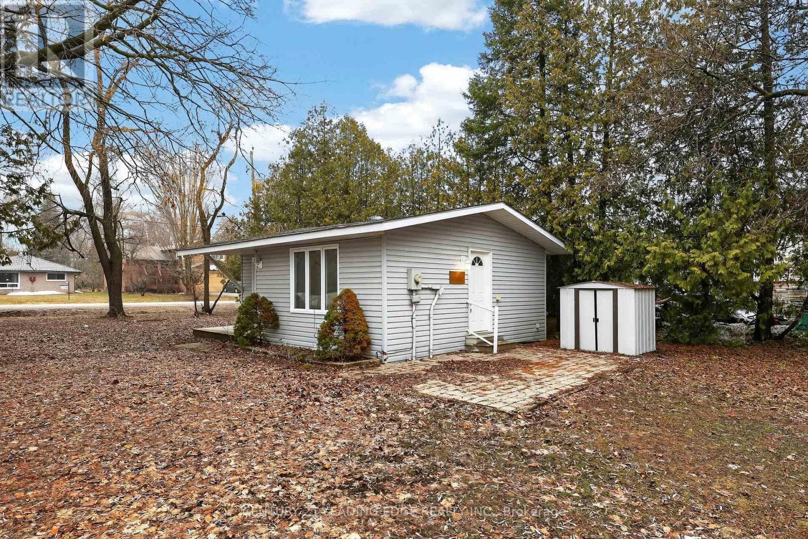 2073 KATE AVENUE photo 4