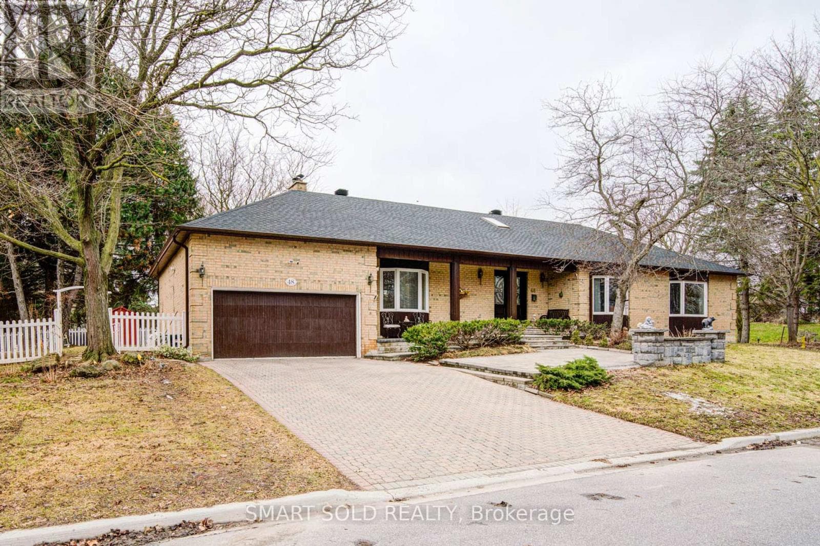 48 MONTGOMERY COURT photo 2