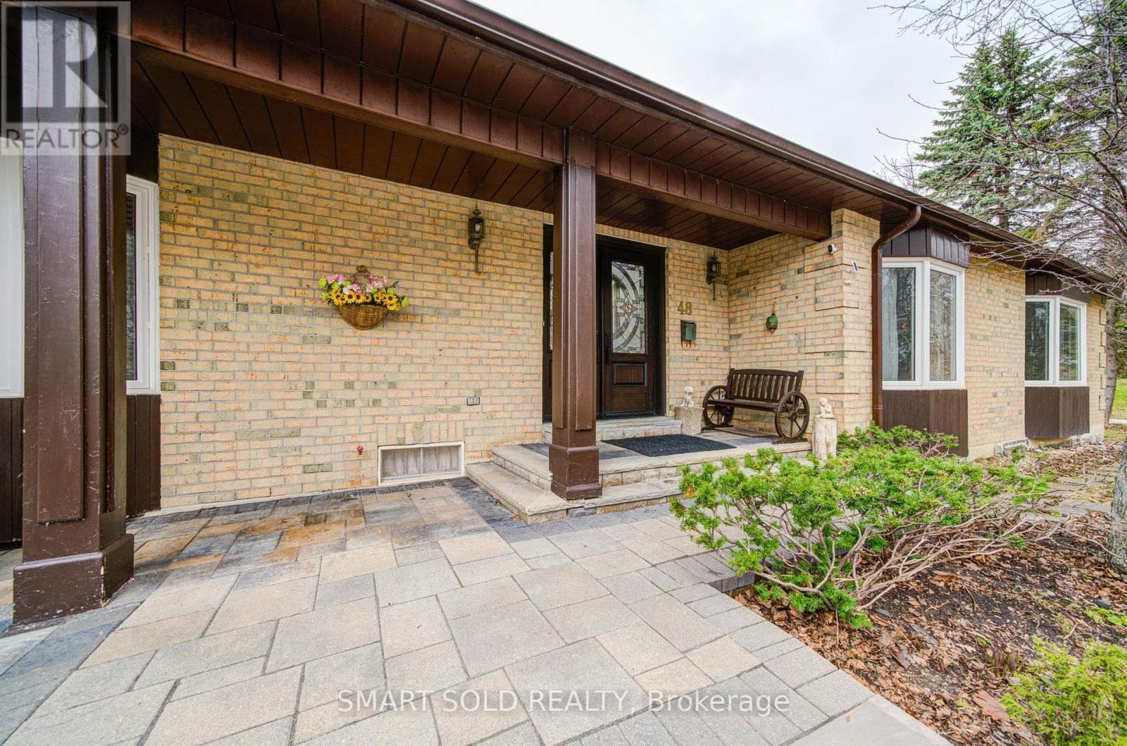 48 MONTGOMERY COURT photo 4