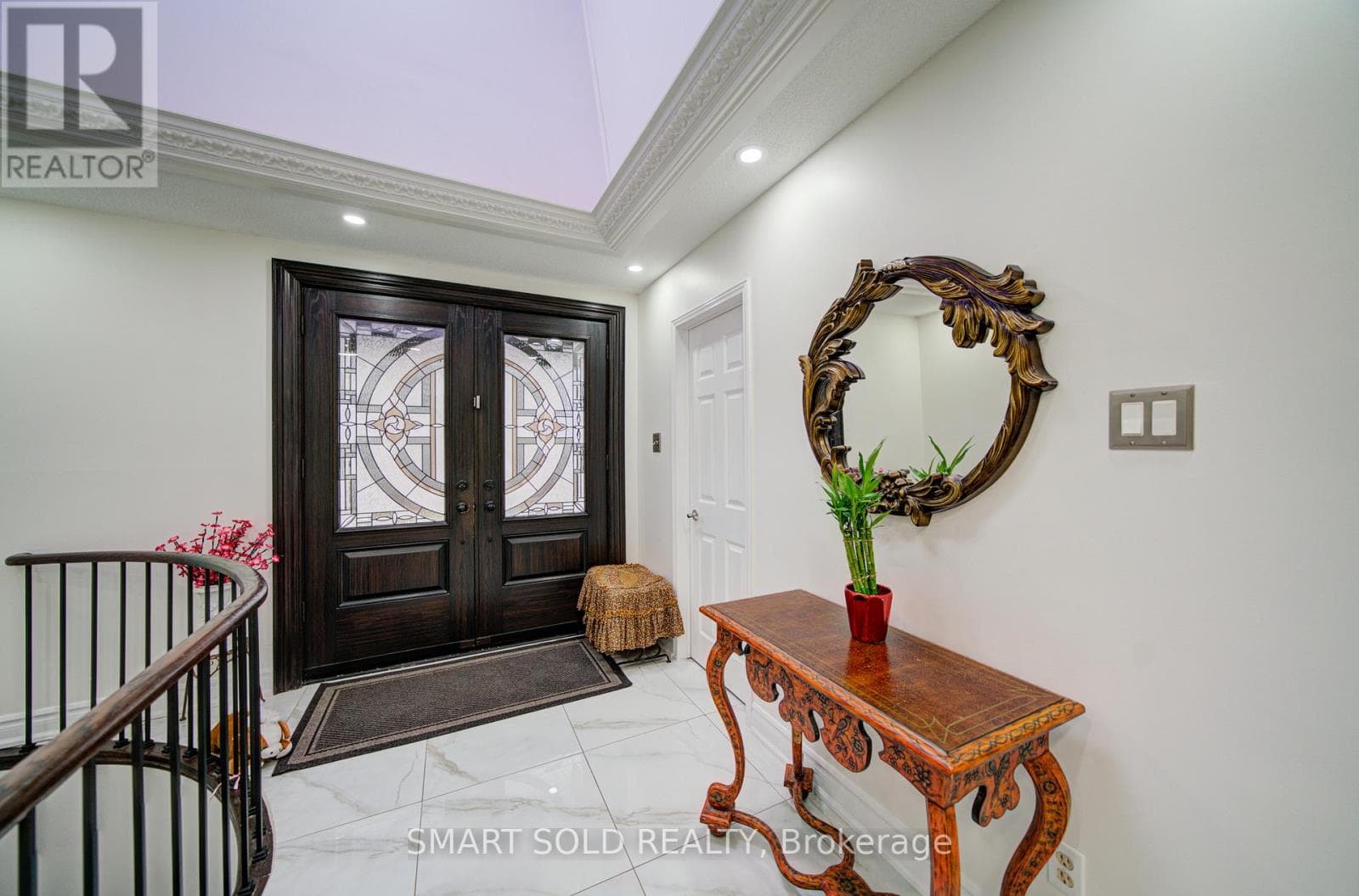 48 MONTGOMERY COURT photo 5