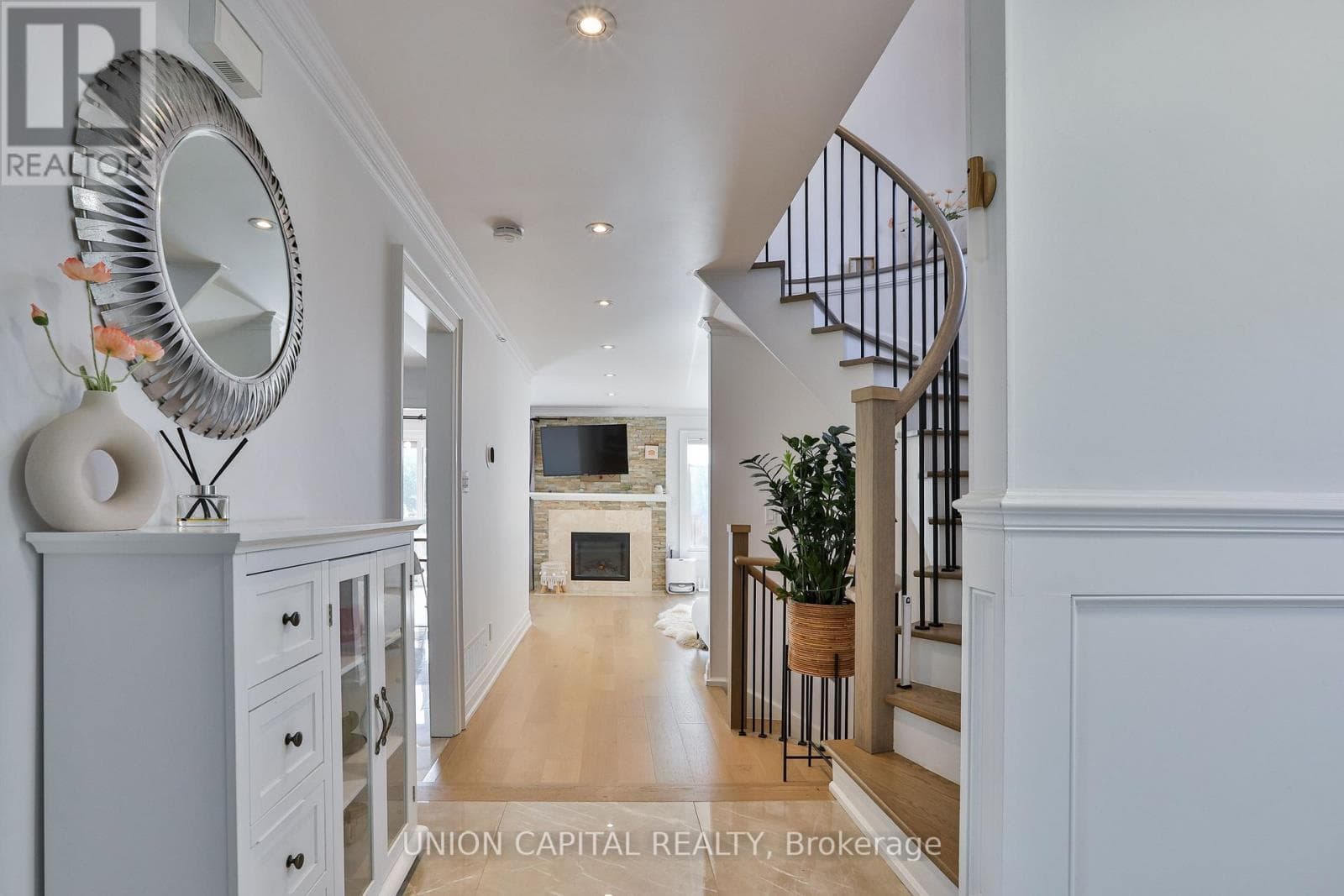 168 KINGSBRIDGE GARDEN CIRCLE photo 4