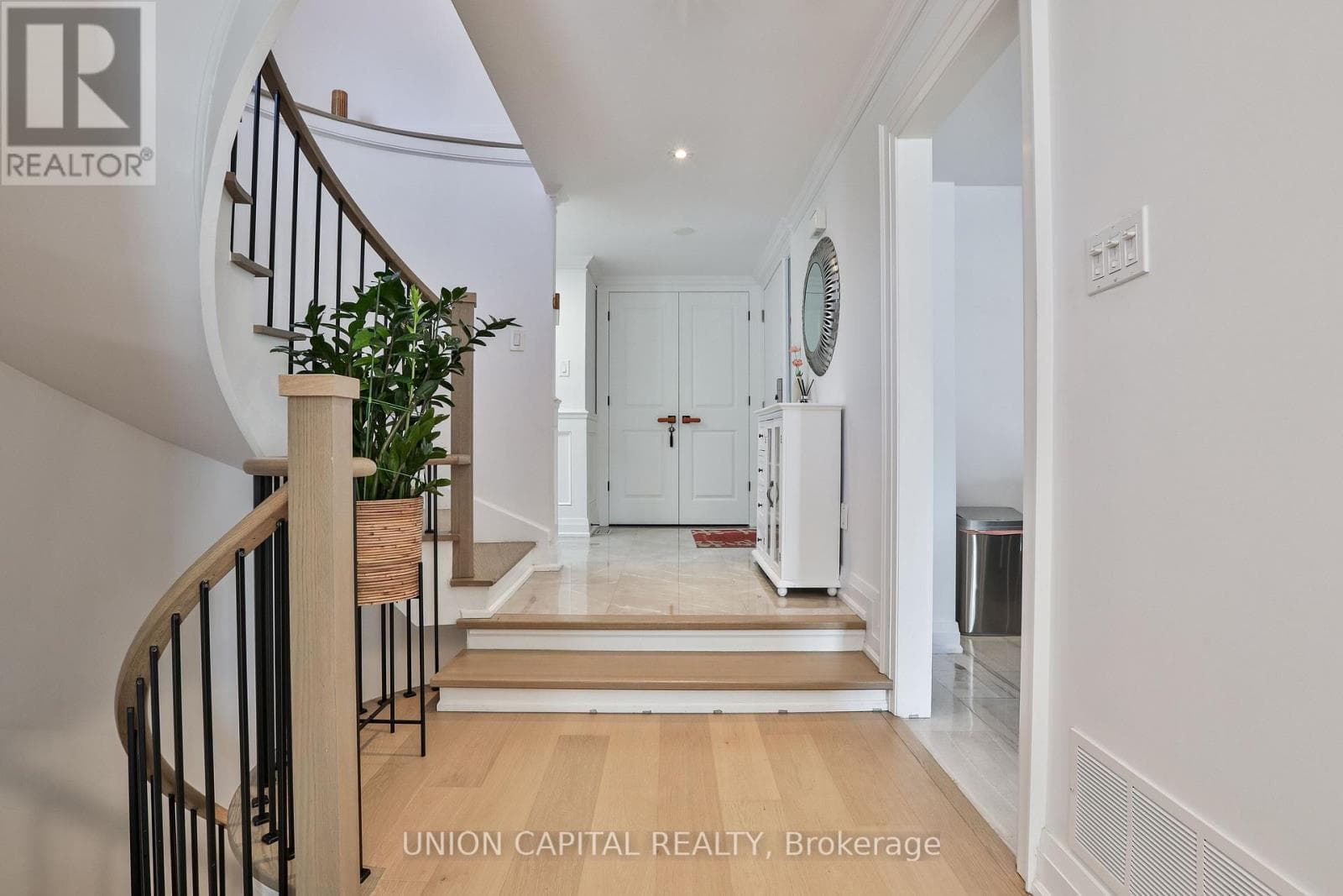 168 KINGSBRIDGE GARDEN CIRCLE photo 5