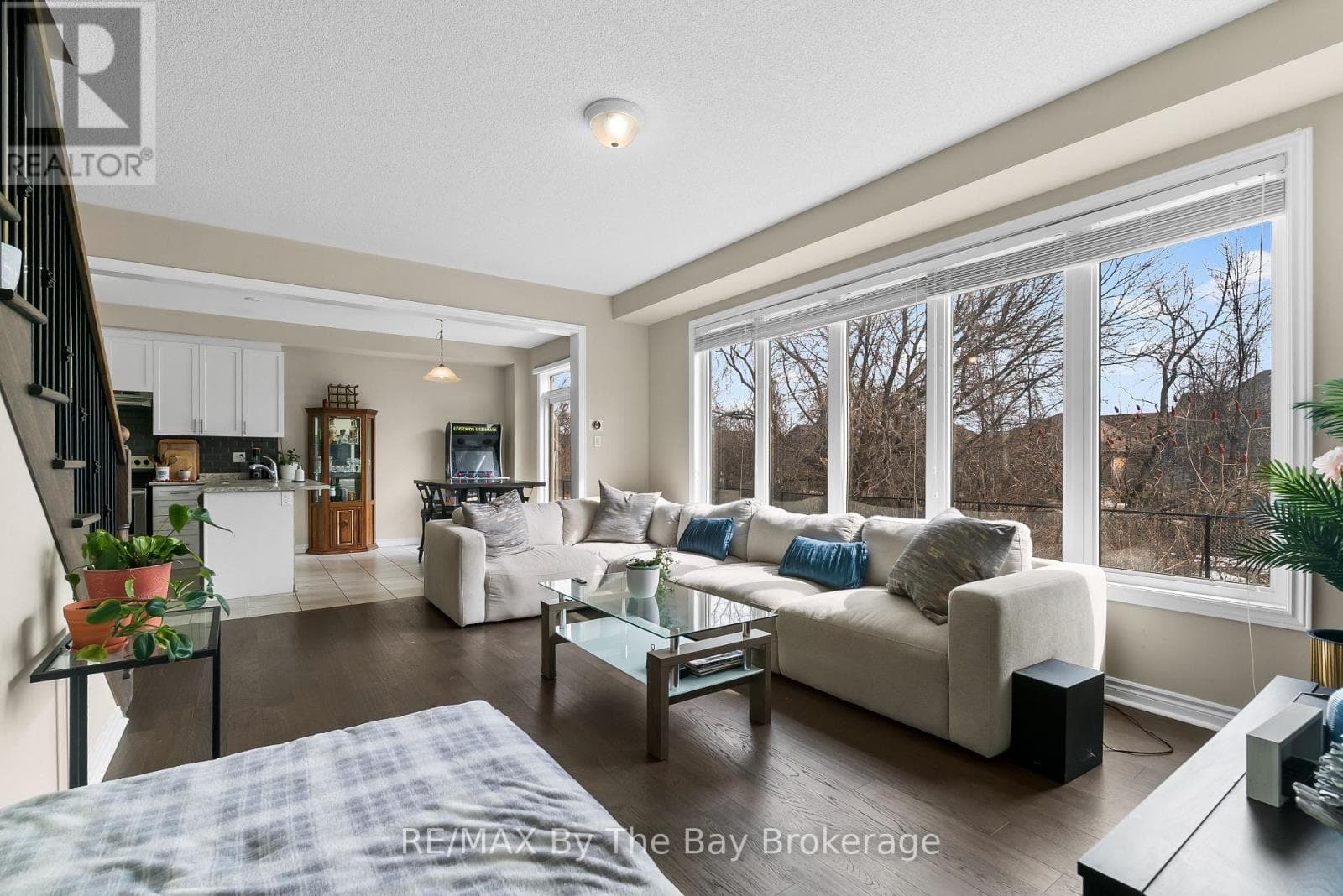 56 KIRBY AVENUE photo 3