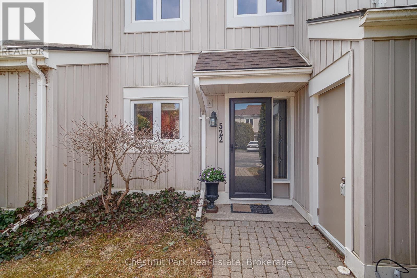 522 OXBOW CRESCENT photo 3