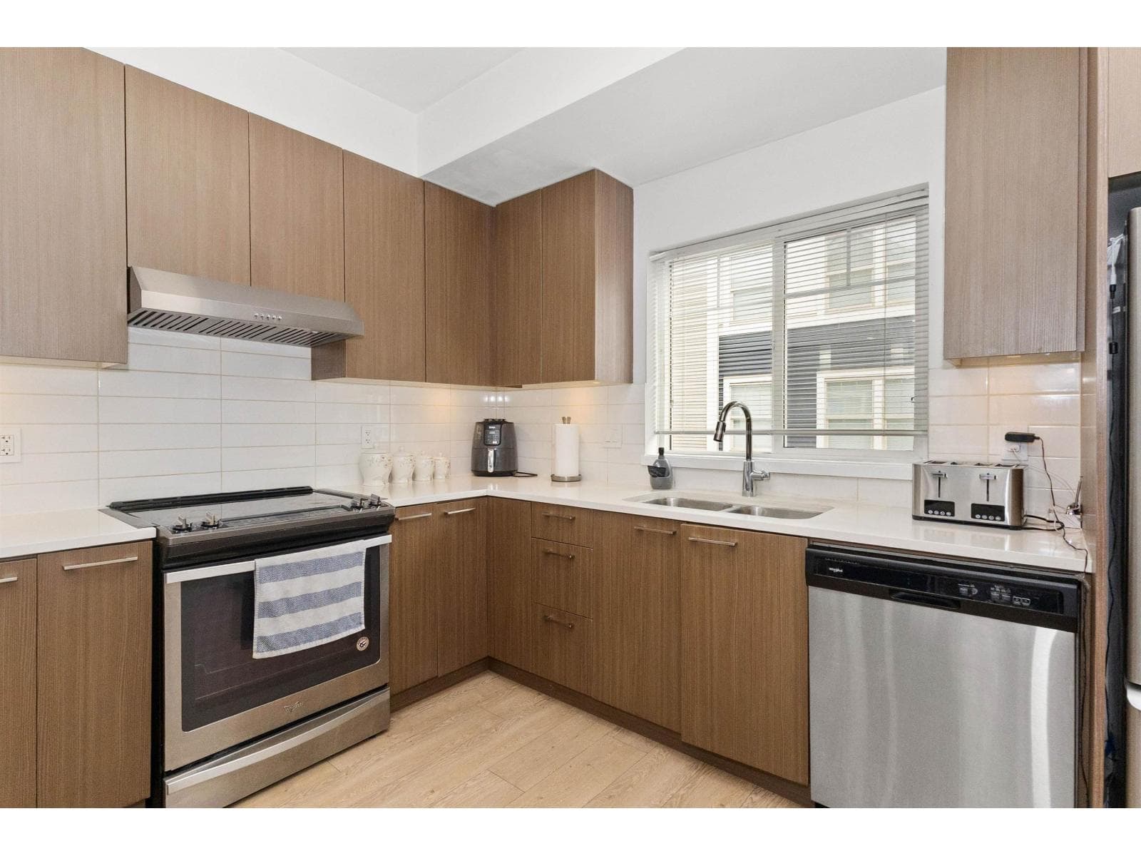 89 32633 SIMON AVENUE photo 3