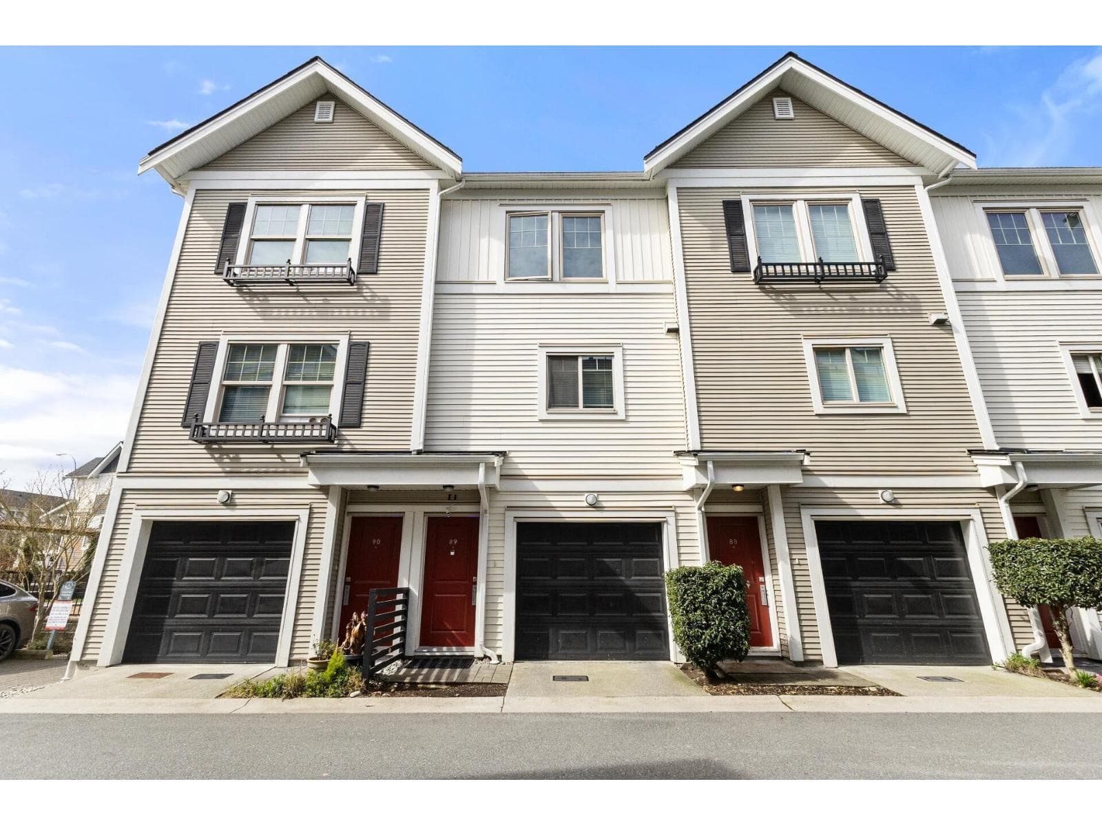 2 bed 3 bath single family at 89 32633 SIMON AVENUE — $644,900