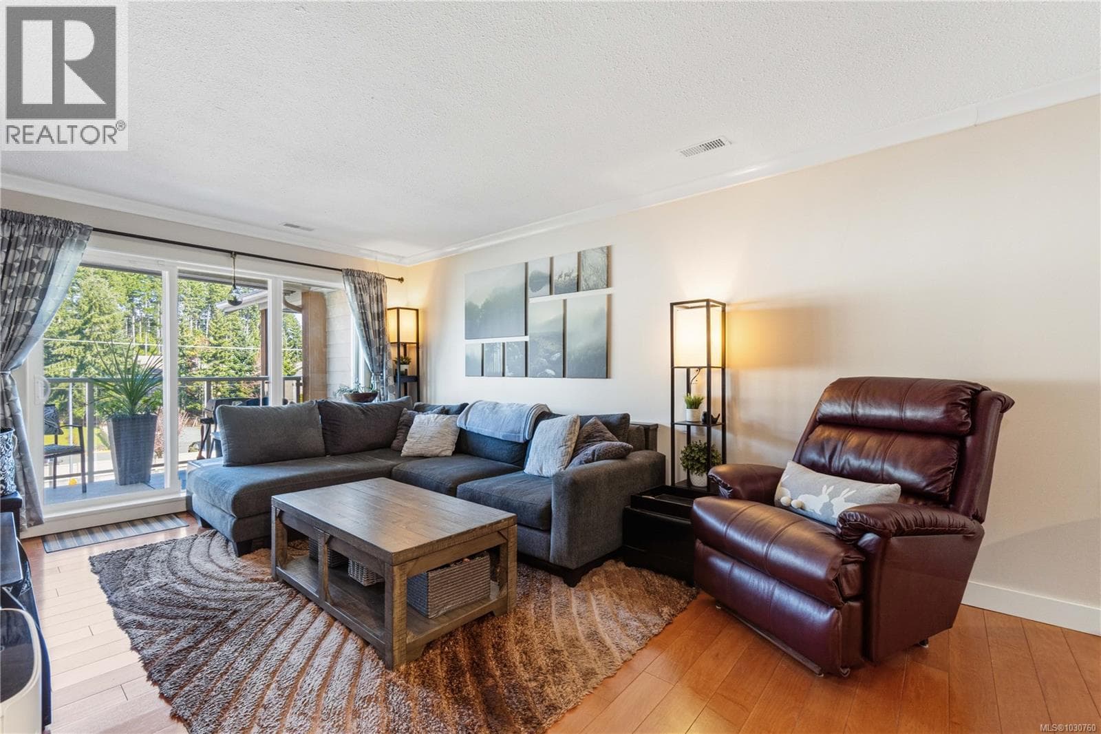 409 4701 UPLANDS Dr photo 2