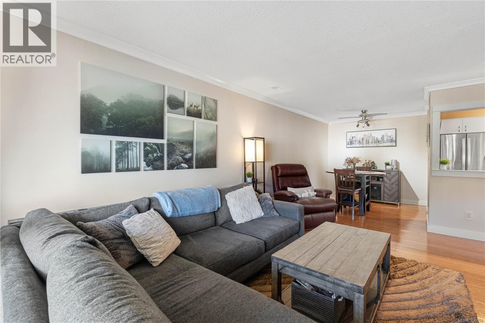 409 4701 UPLANDS Dr photo 3
