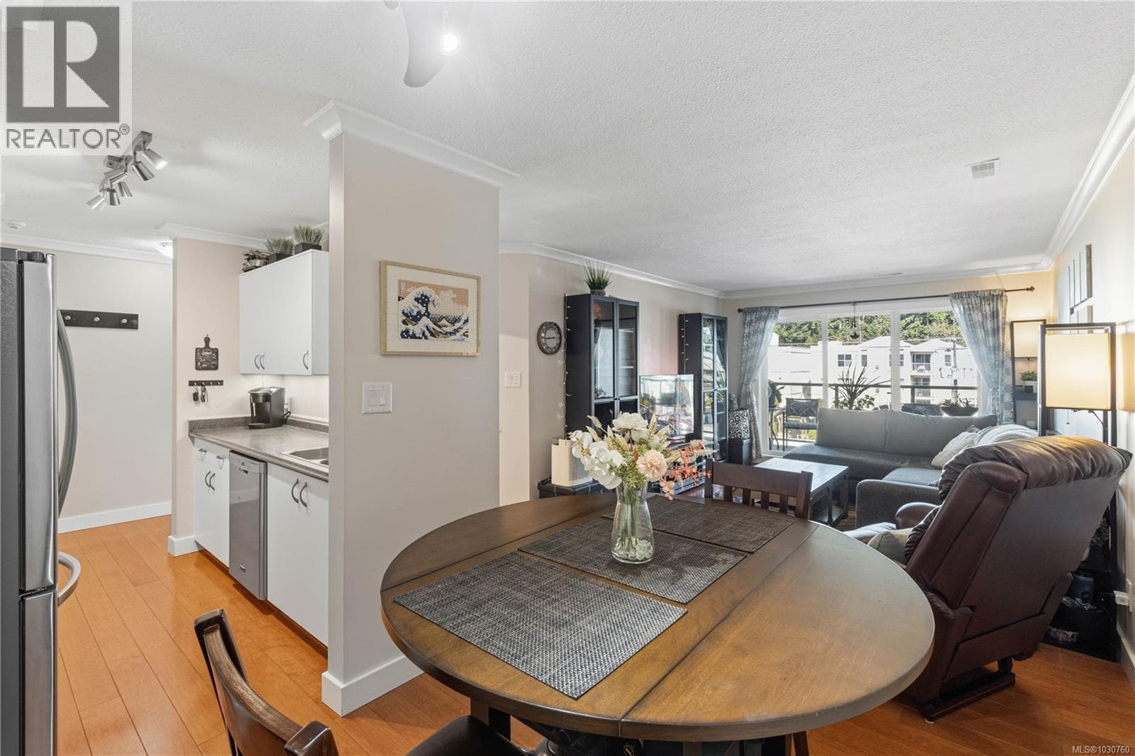 409 4701 UPLANDS Dr photo 4