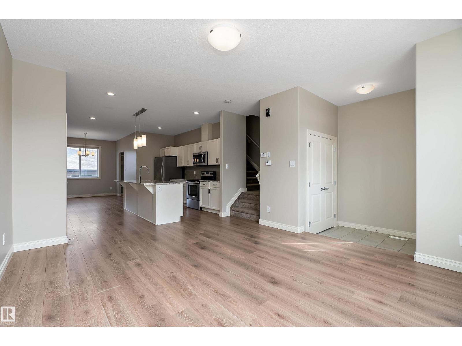 8707 221 ST NW photo 4