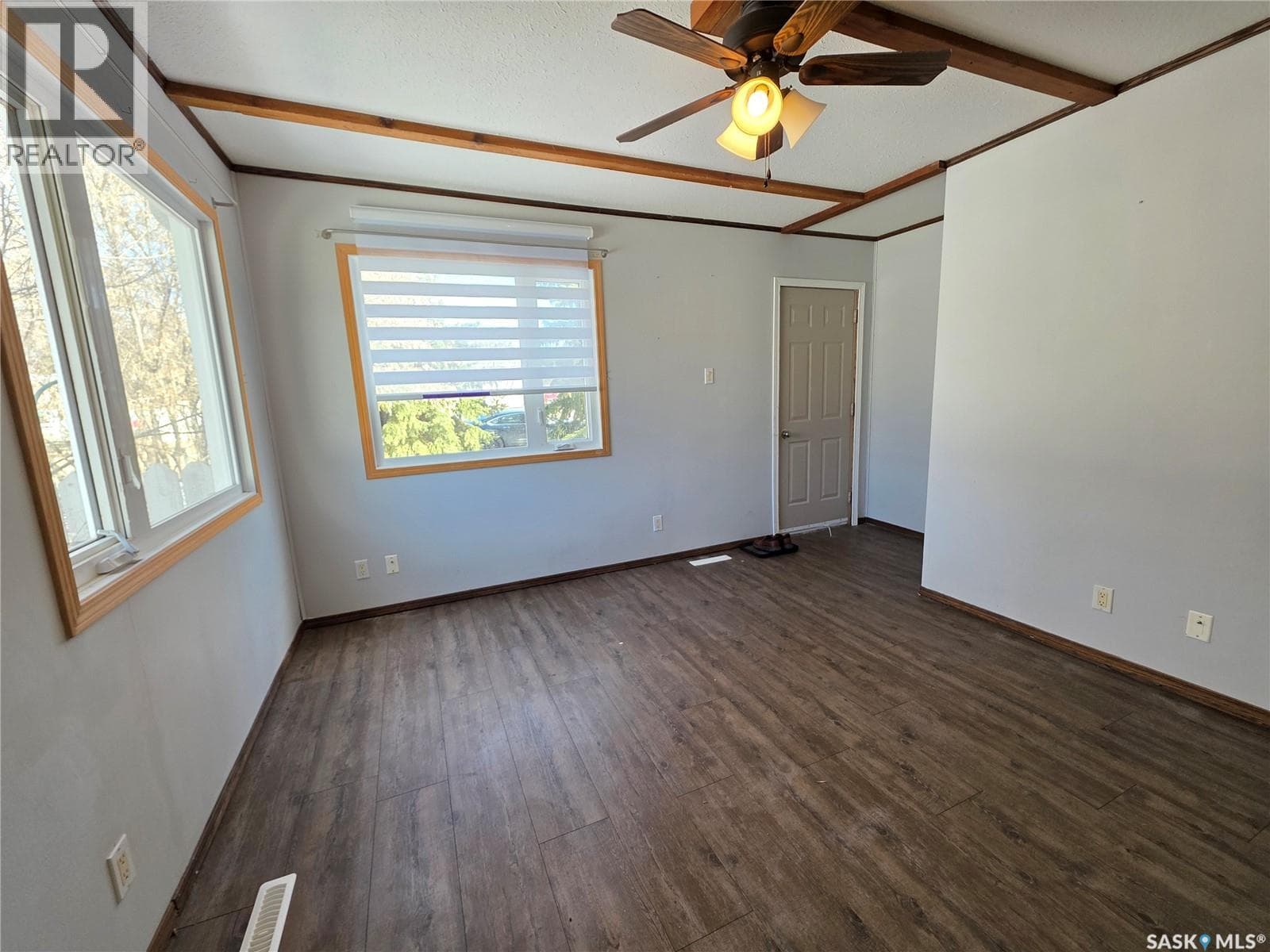 1428 Winnie STREET photo 2