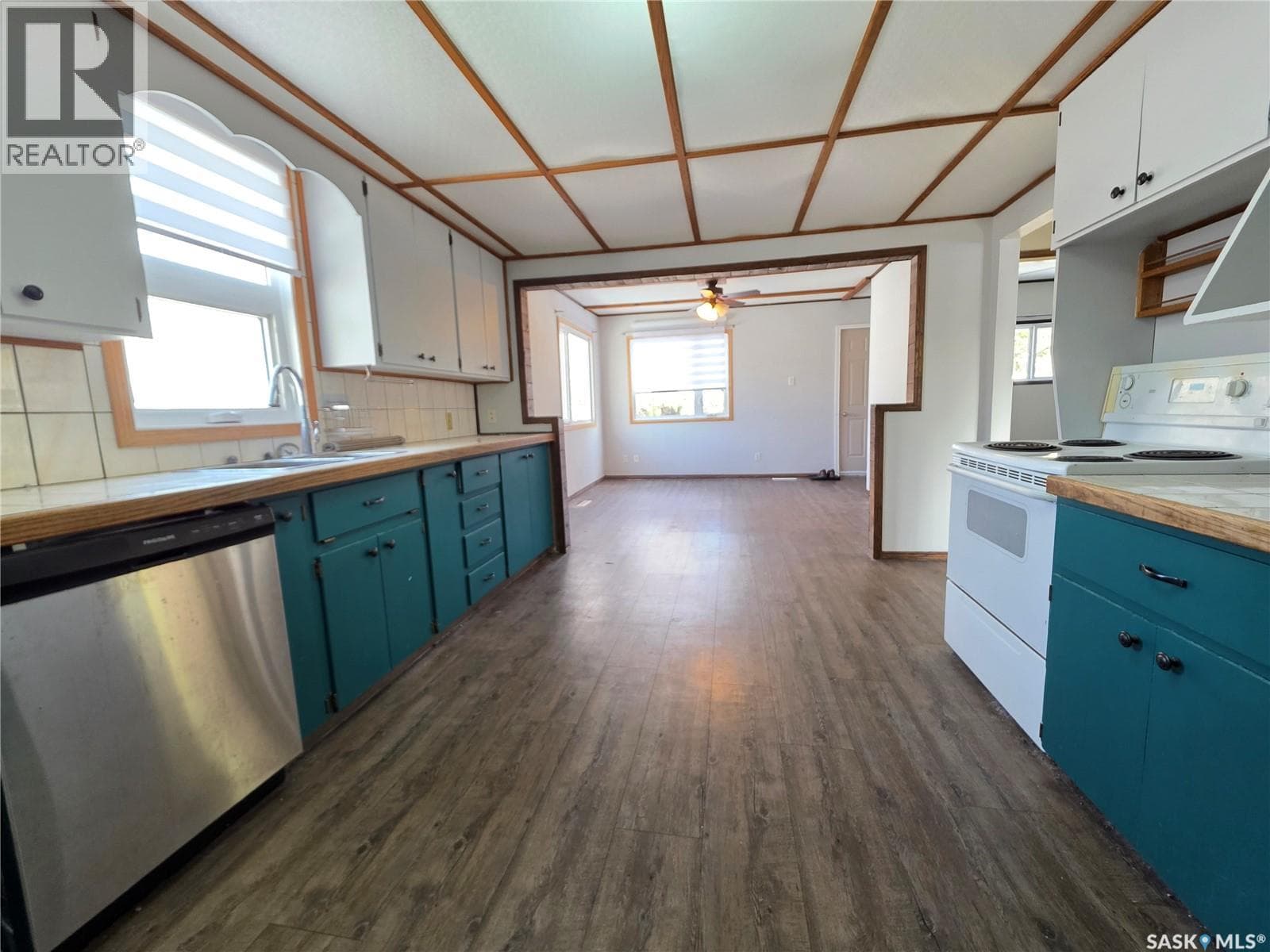 1428 Winnie STREET photo 5