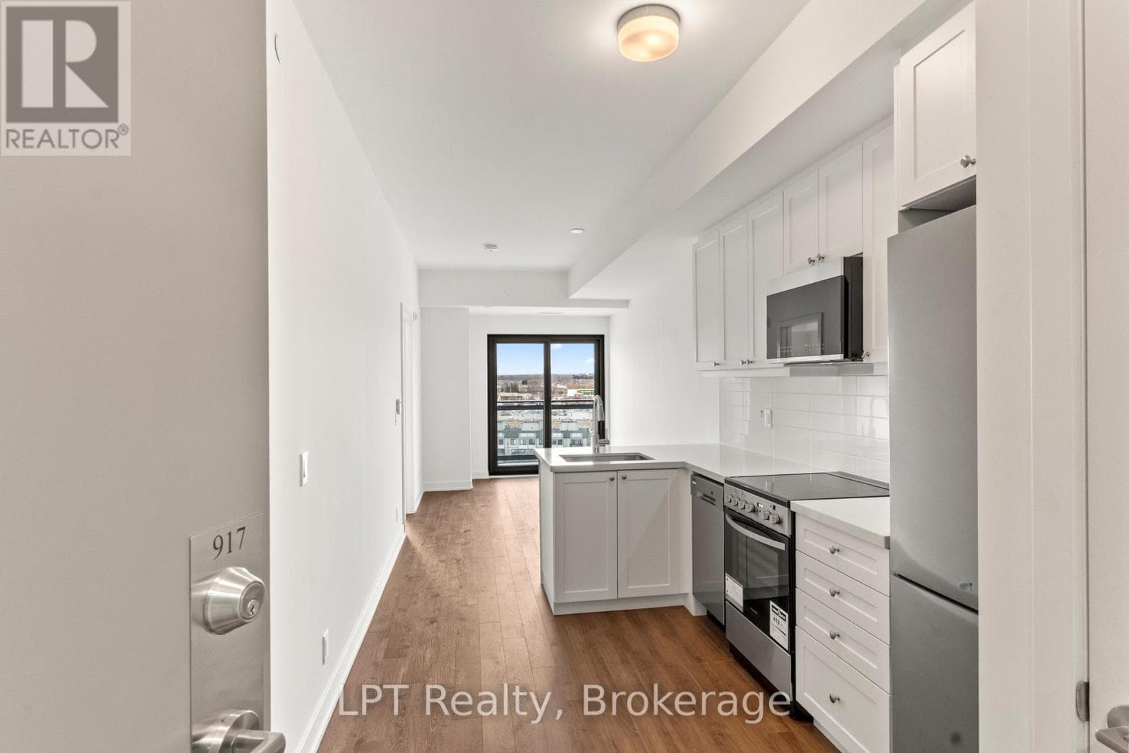 917 - 51 CLARINGTON BOULEVARD photo 3