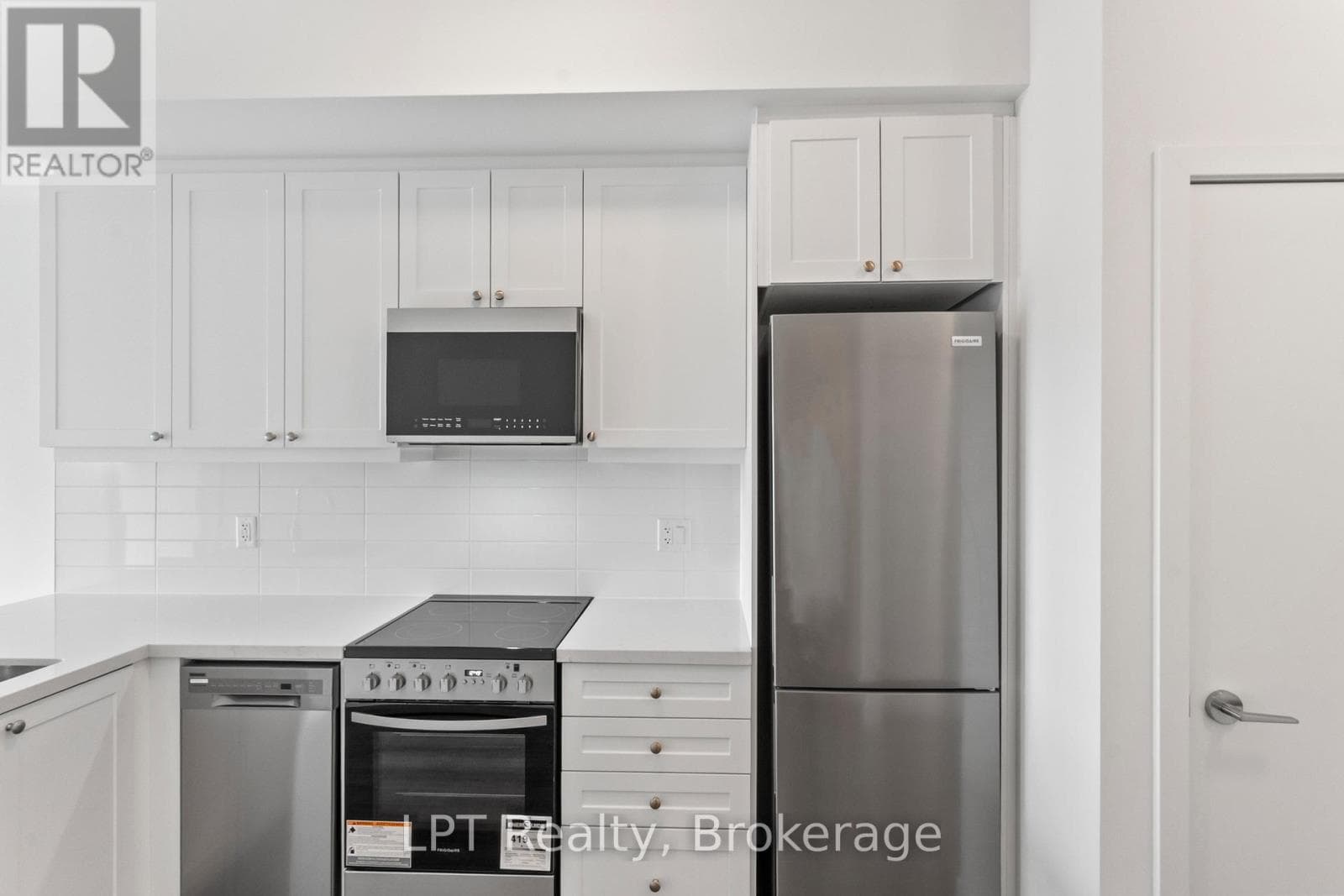 917 - 51 CLARINGTON BOULEVARD photo 4