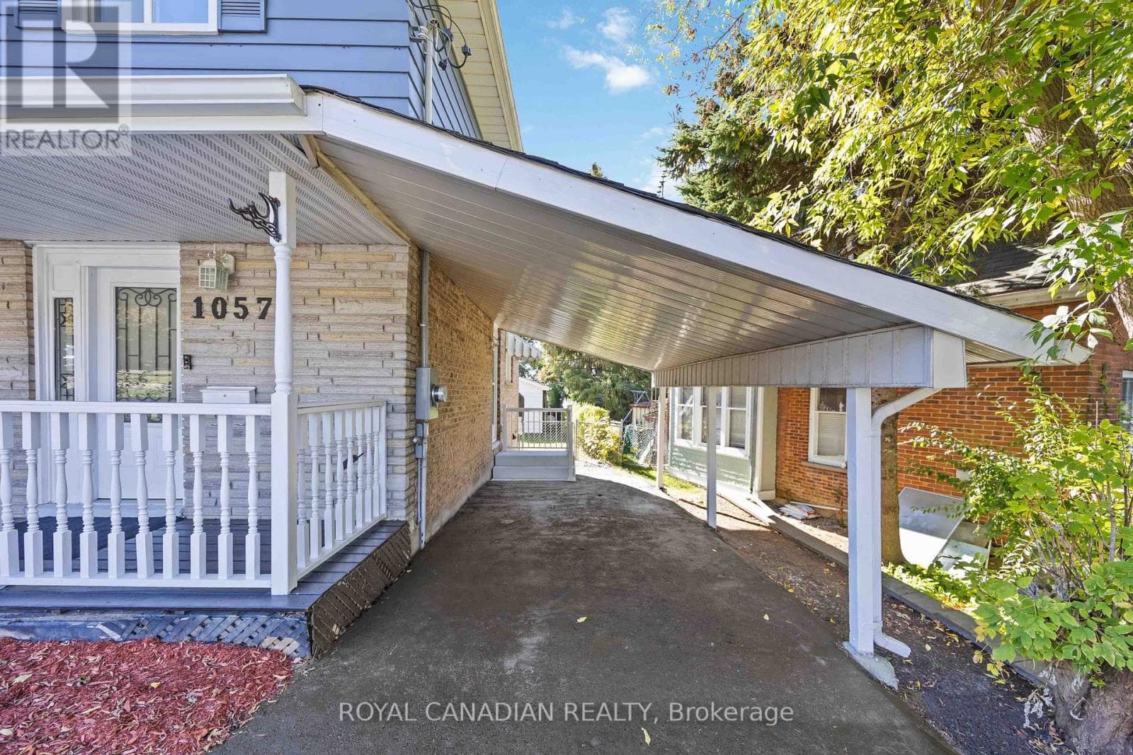 1057 KING STREET E photo 3