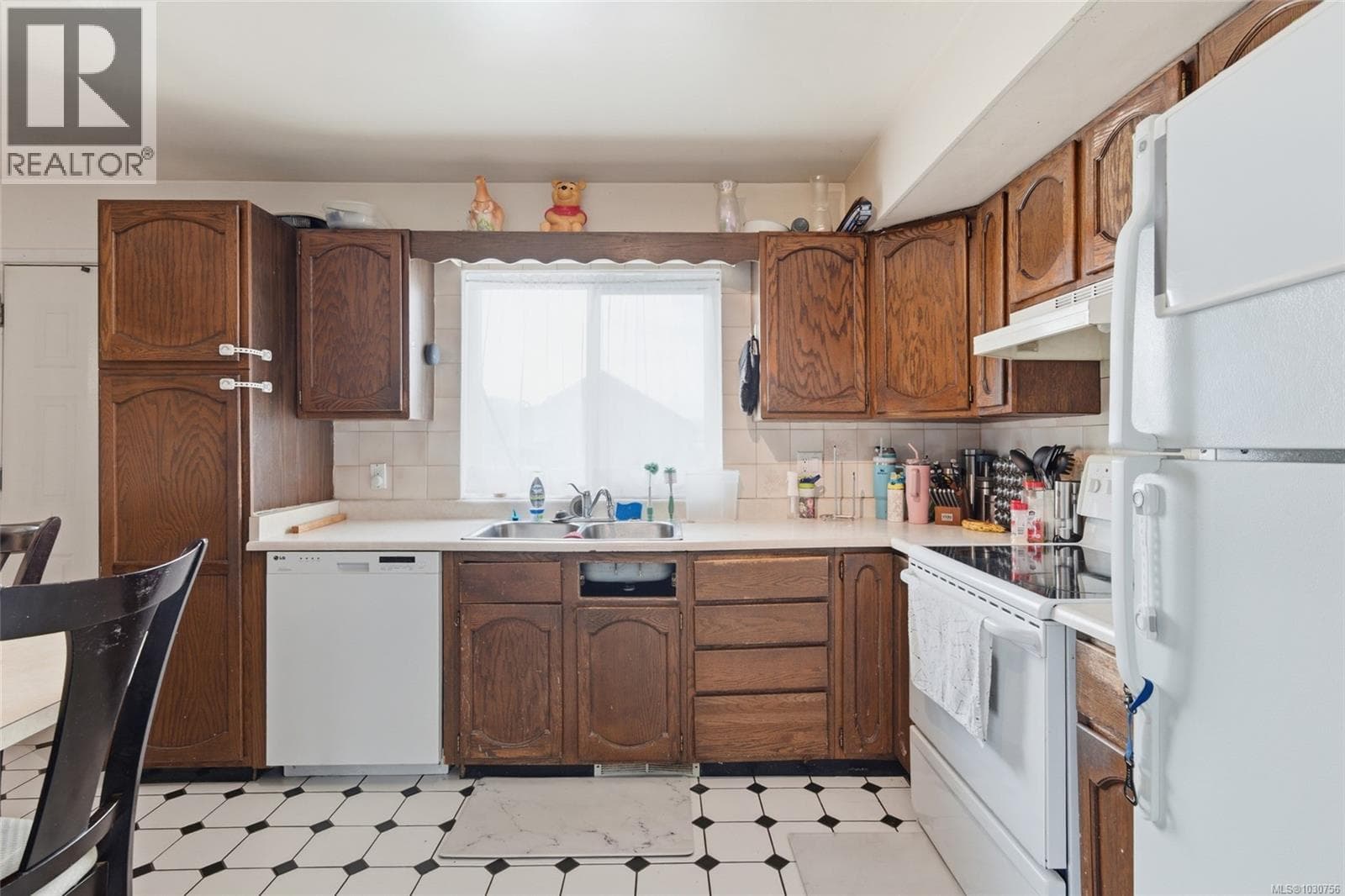 4090 Wood Ave photo 4
