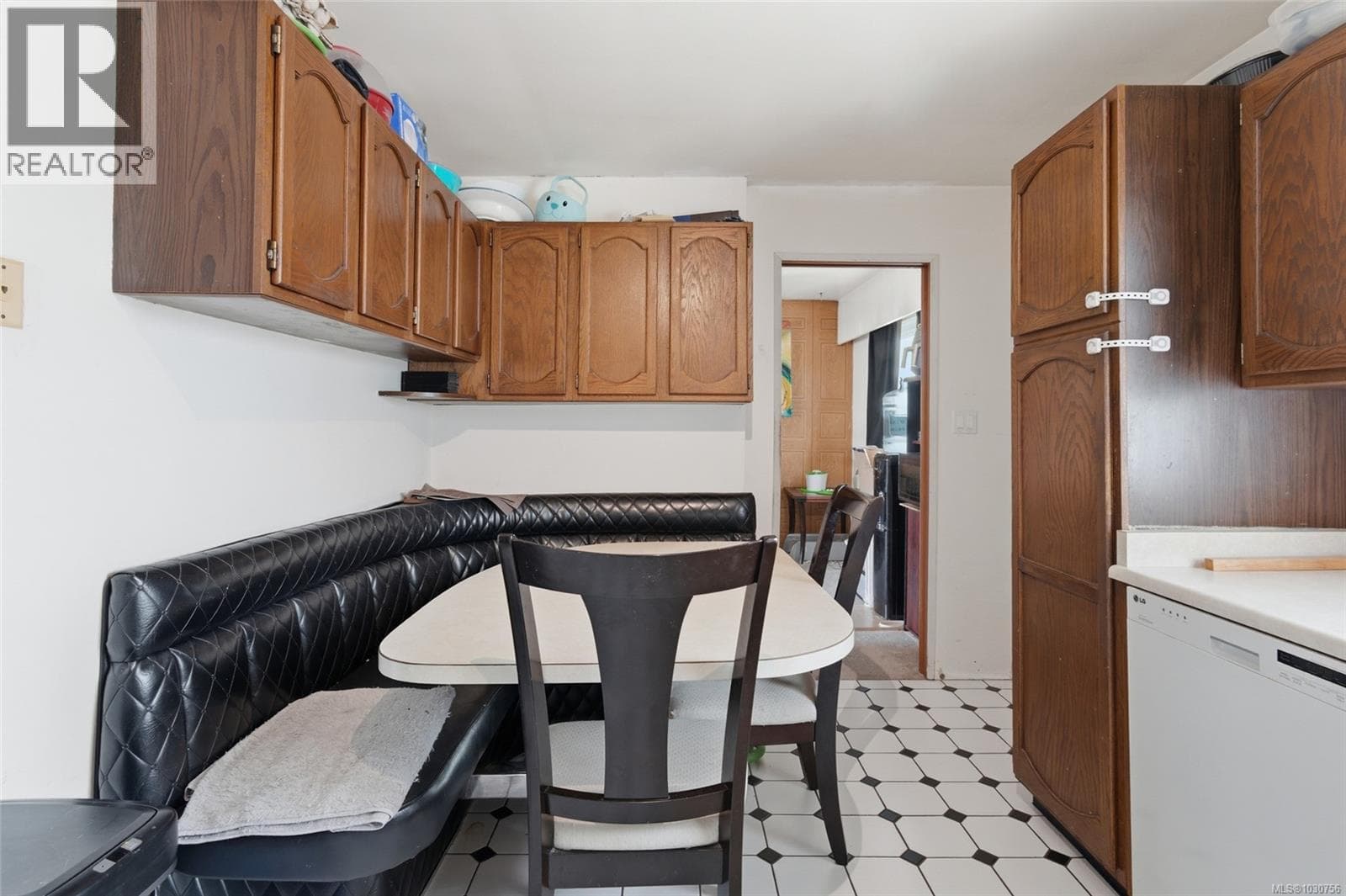 4090 Wood Ave photo 5