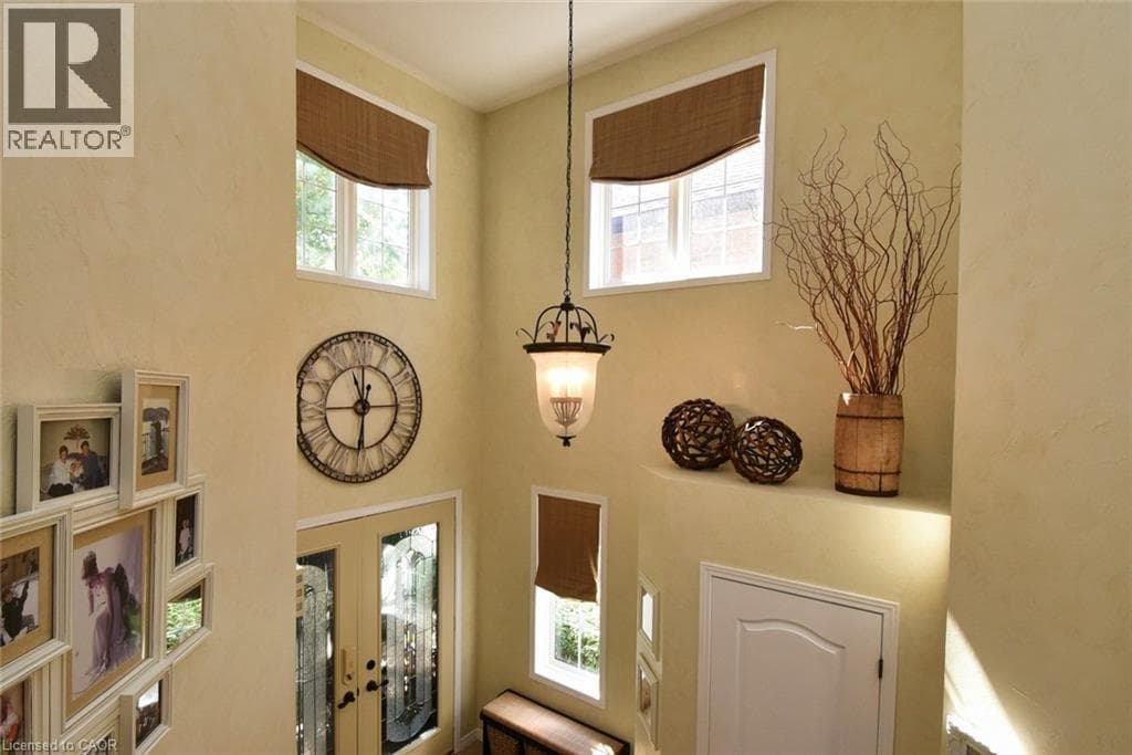 35 ERINGATE Drive photo 5