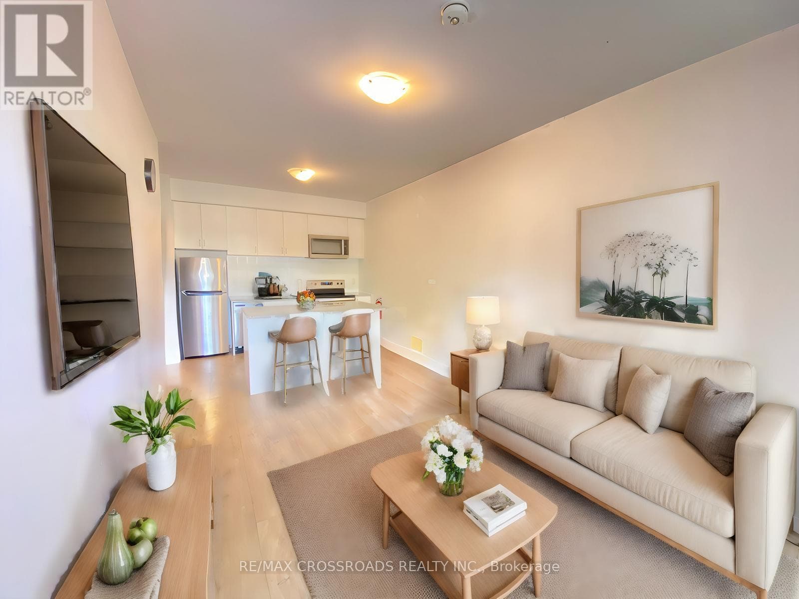 15 - 1720 SIMCOE STREET photo 3