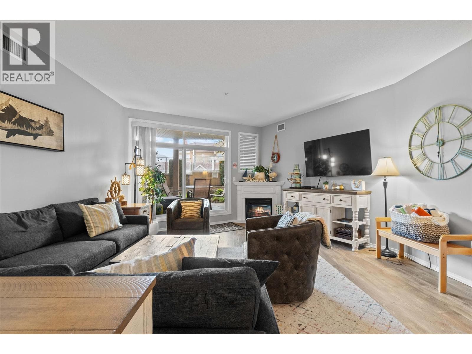 1088 Sunset Drive Unit# 331 photo 3