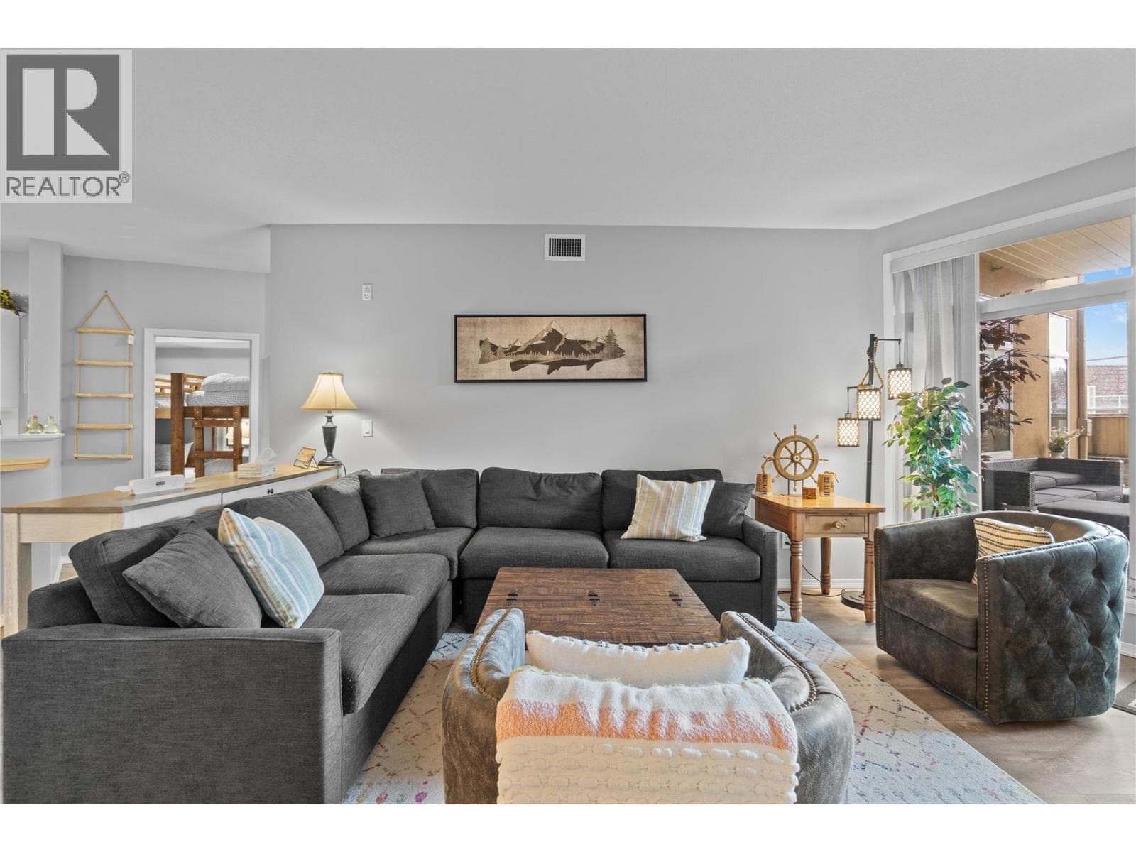 1088 Sunset Drive Unit# 331 photo 4