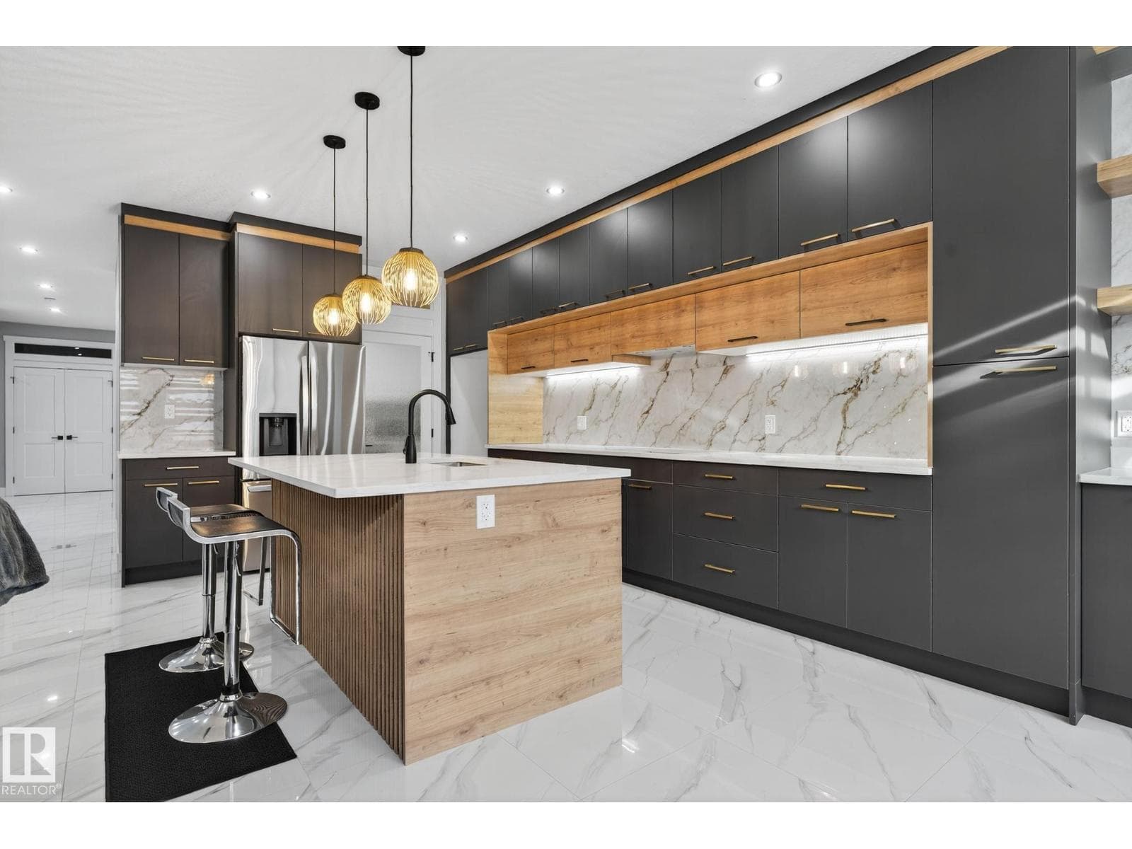 1815 17 AV NW photo 3