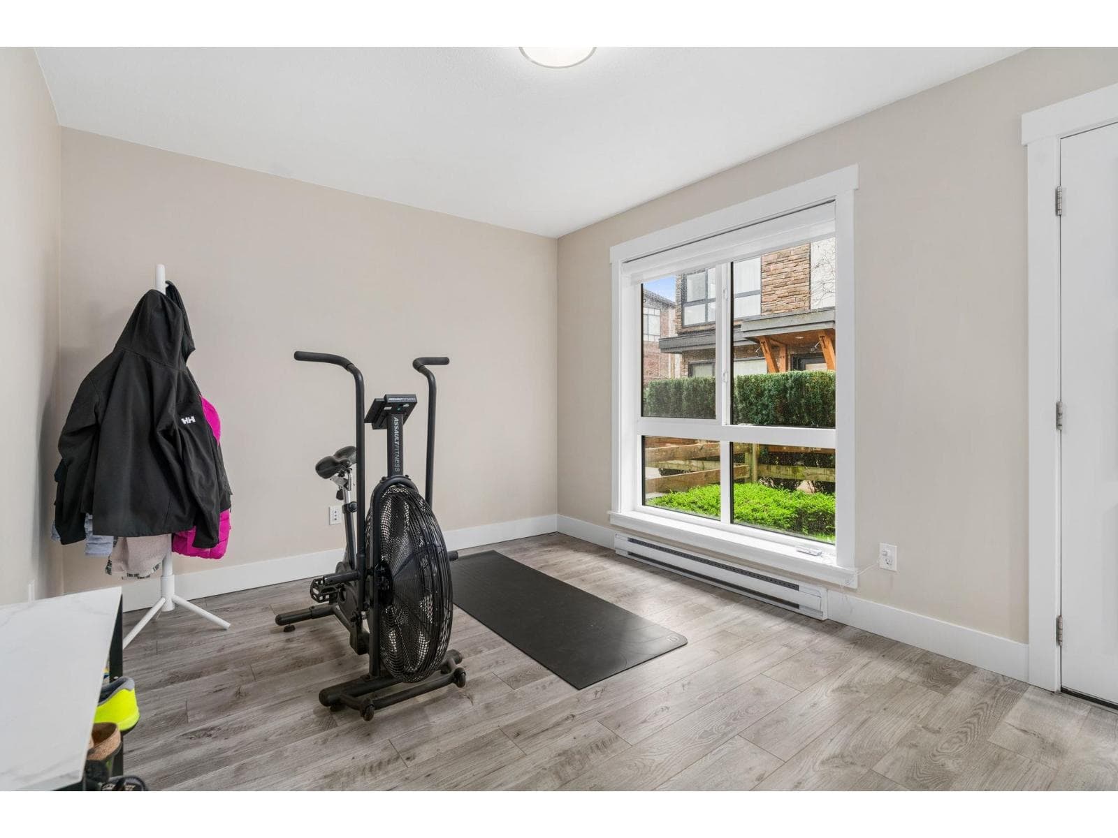 181 16488 64 AVENUE photo 3