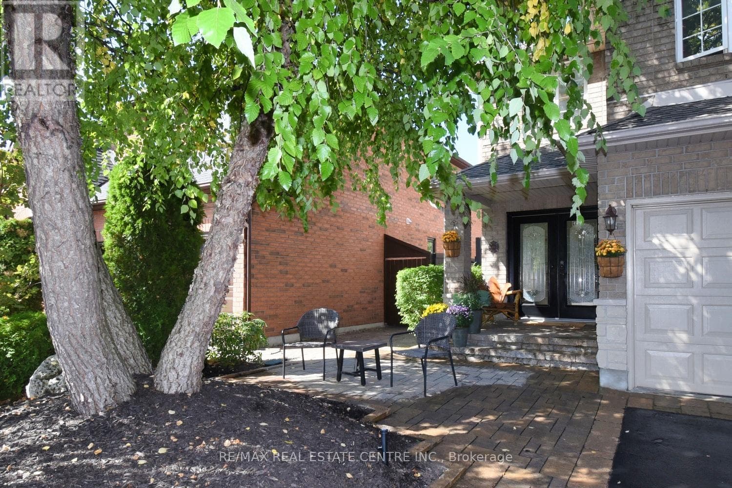 35 ERINGATE DRIVE photo 2