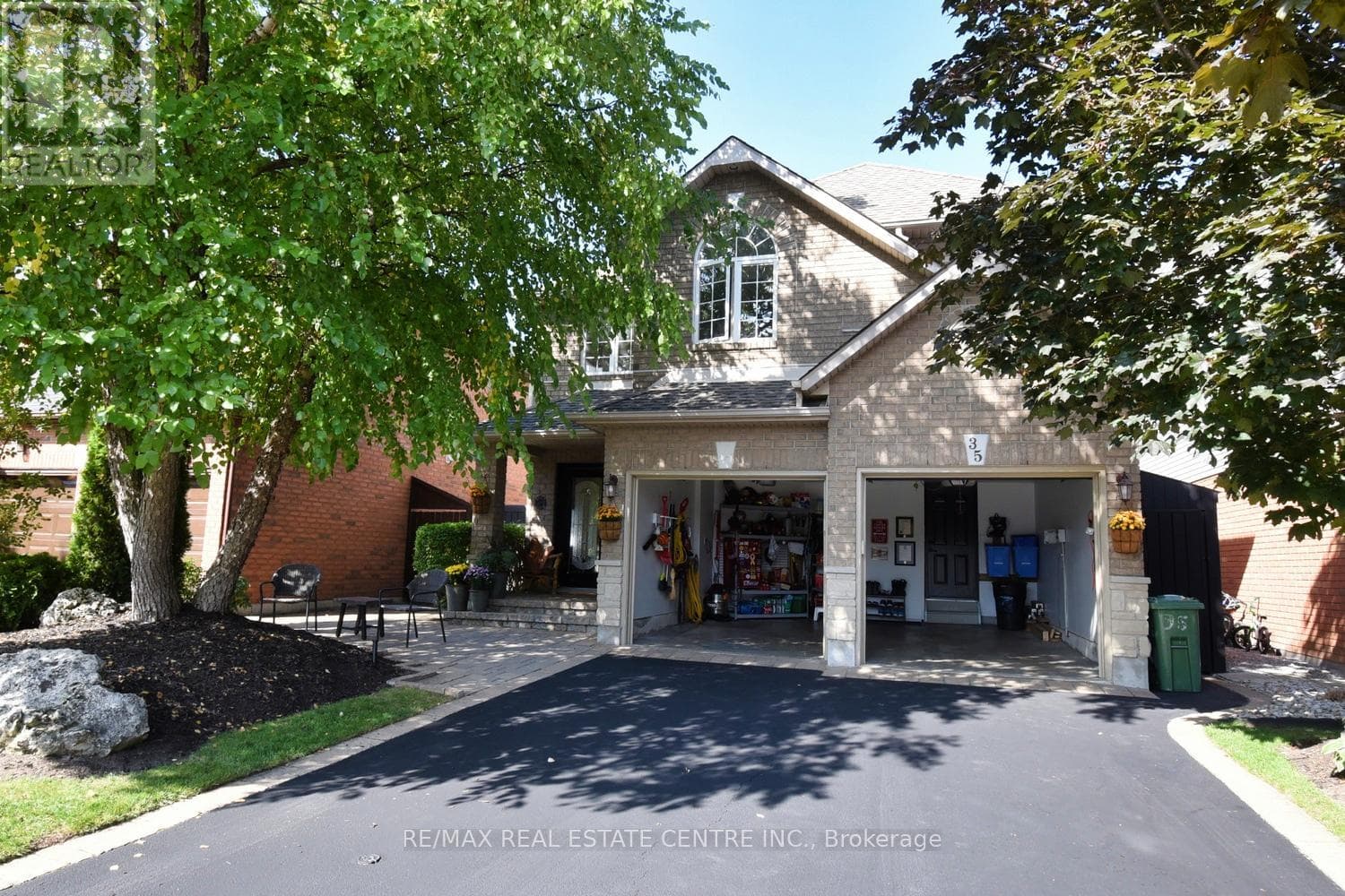 35 ERINGATE DRIVE photo 3