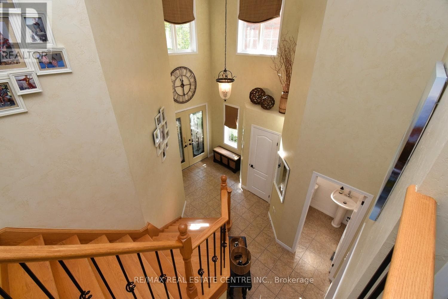 35 ERINGATE DRIVE photo 4