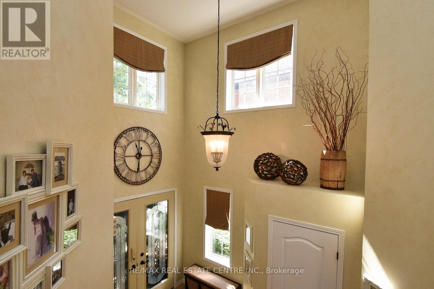 35 ERINGATE DRIVE photo 5