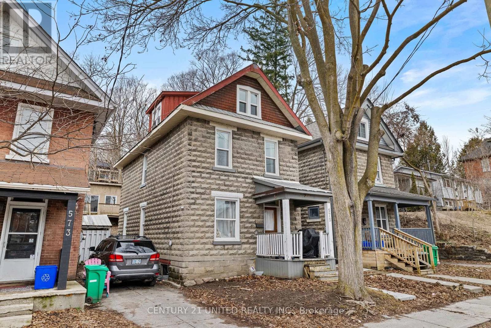 575 BETHUNE STREET photo 2