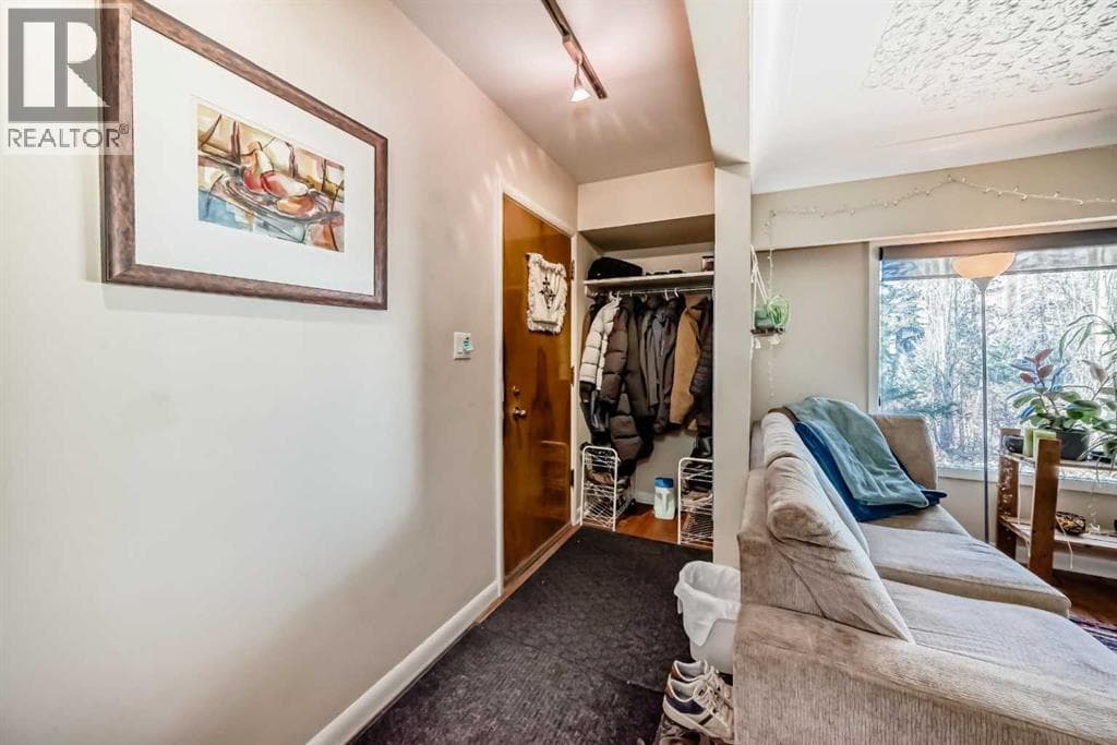 2328 Capitol Hill Crescent NW — photo 4