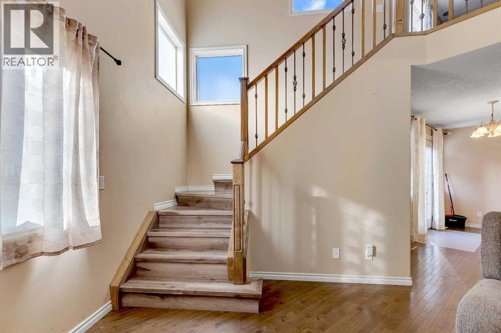 60 Sherwood Way NW — photo 4