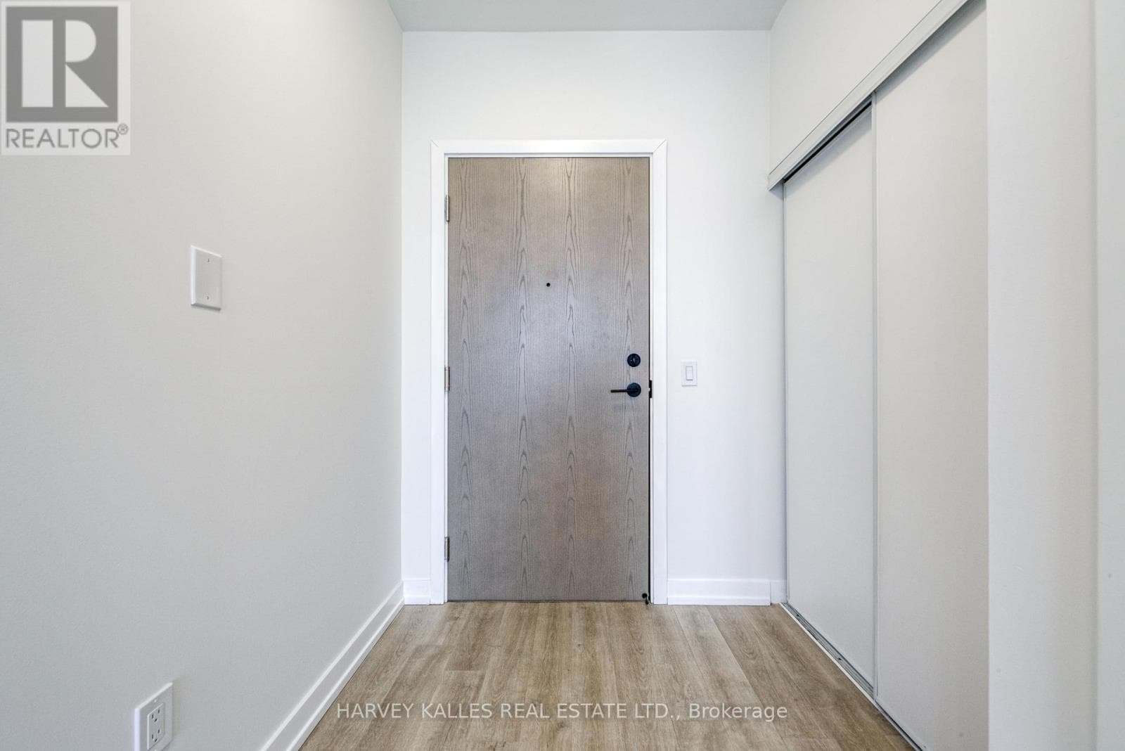 1001 - 2300 ST CLAIR AVENUE W photo 2