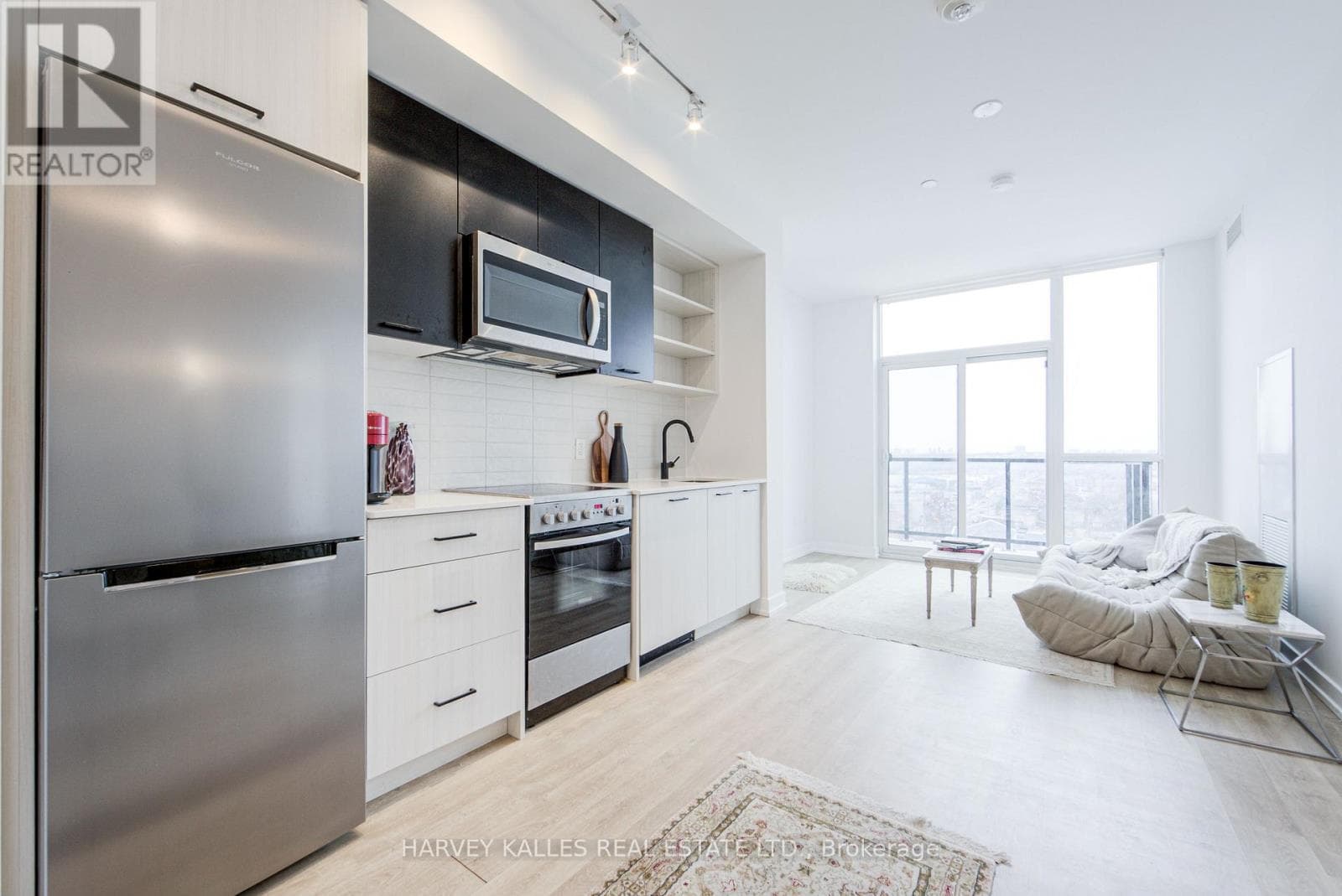 1001 - 2300 ST CLAIR AVENUE W photo 4