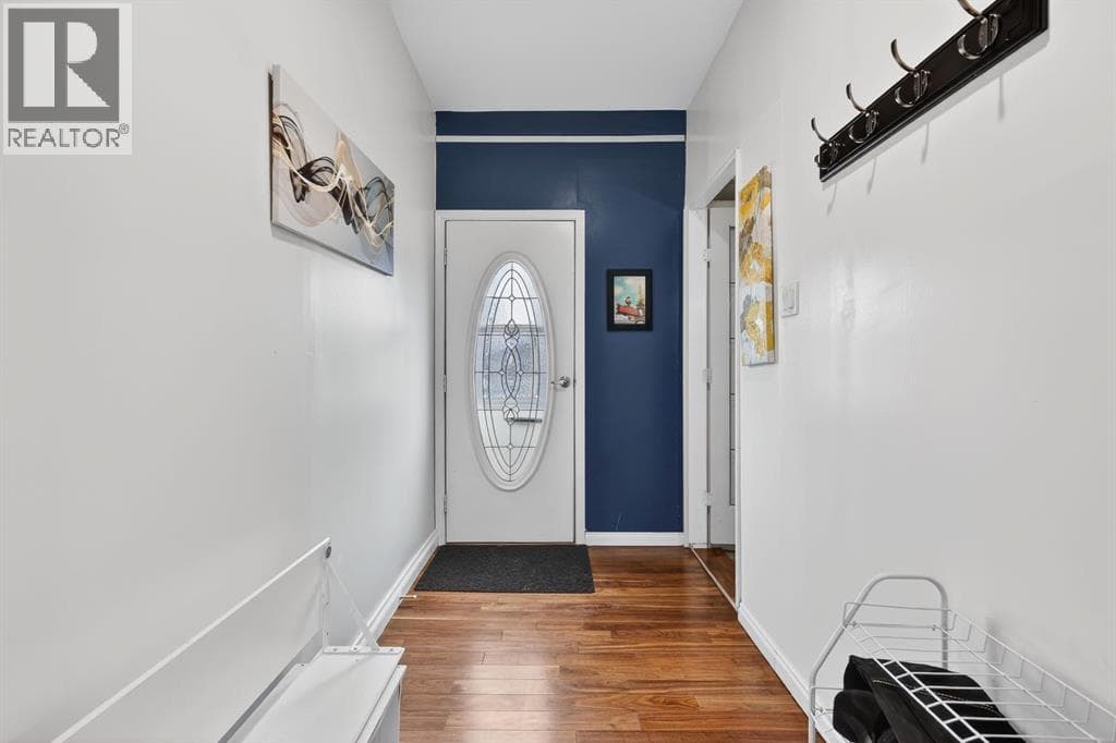2130 20 Avenue — photo 3