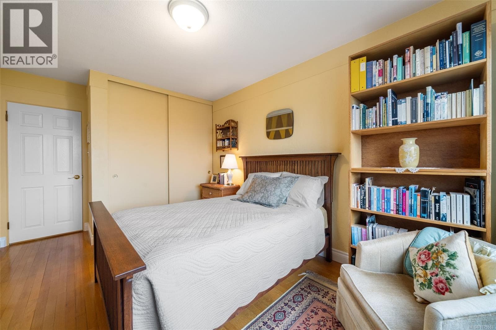 305 1270 Beach Dr photo 5