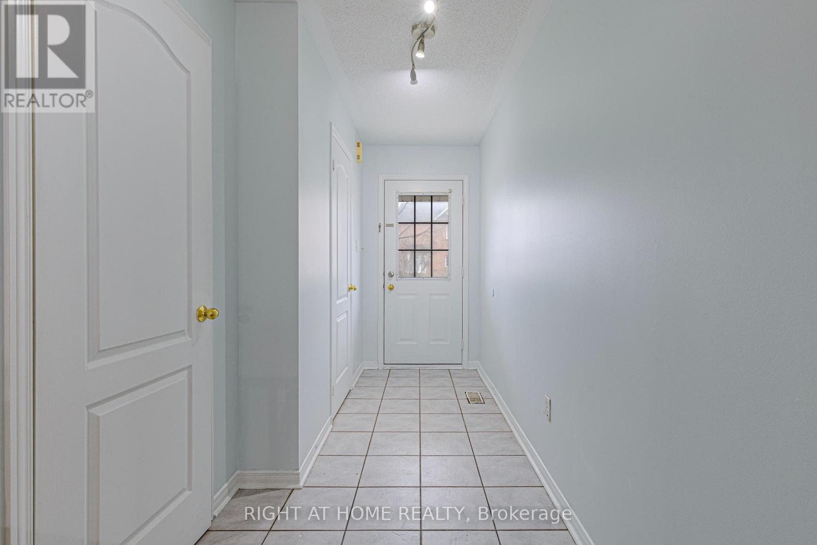 5 - 770 OTHELLO COURT photo 4
