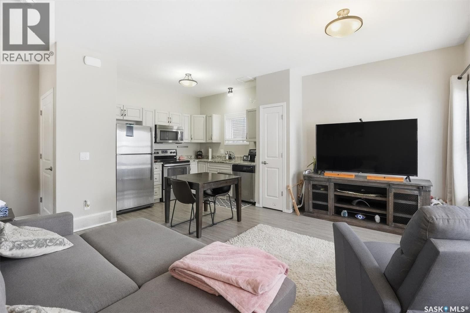 114 100 Chaparral BOULEVARD photo 3