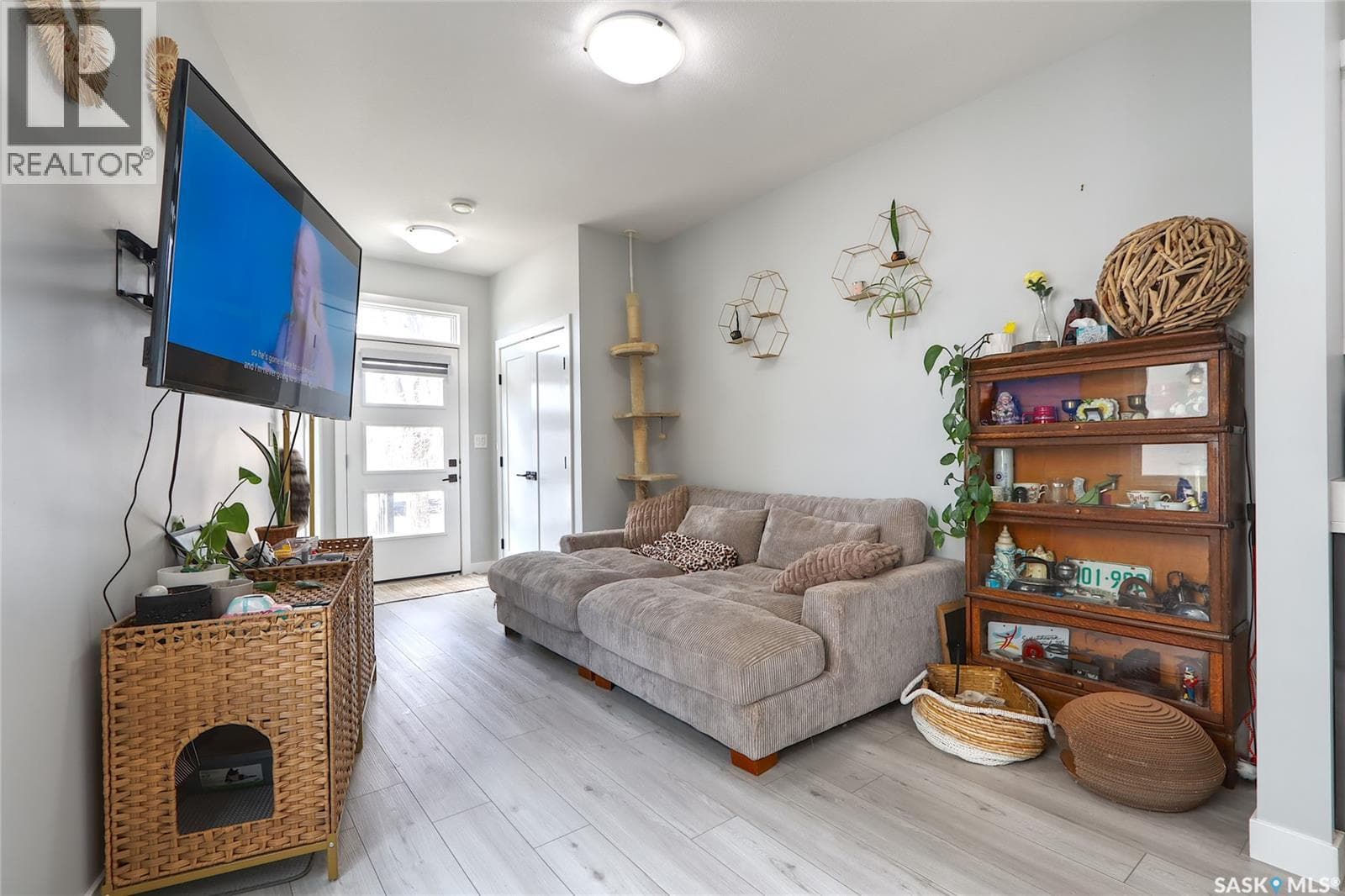 2213 Pasqua STREET photo 3