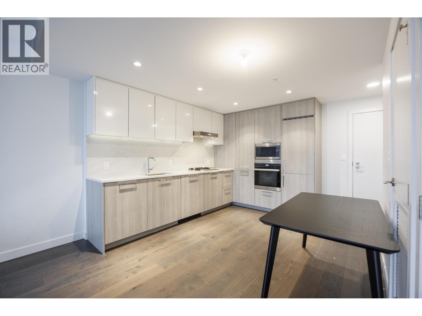 806 8155 CAPSTAN WAY photo 4