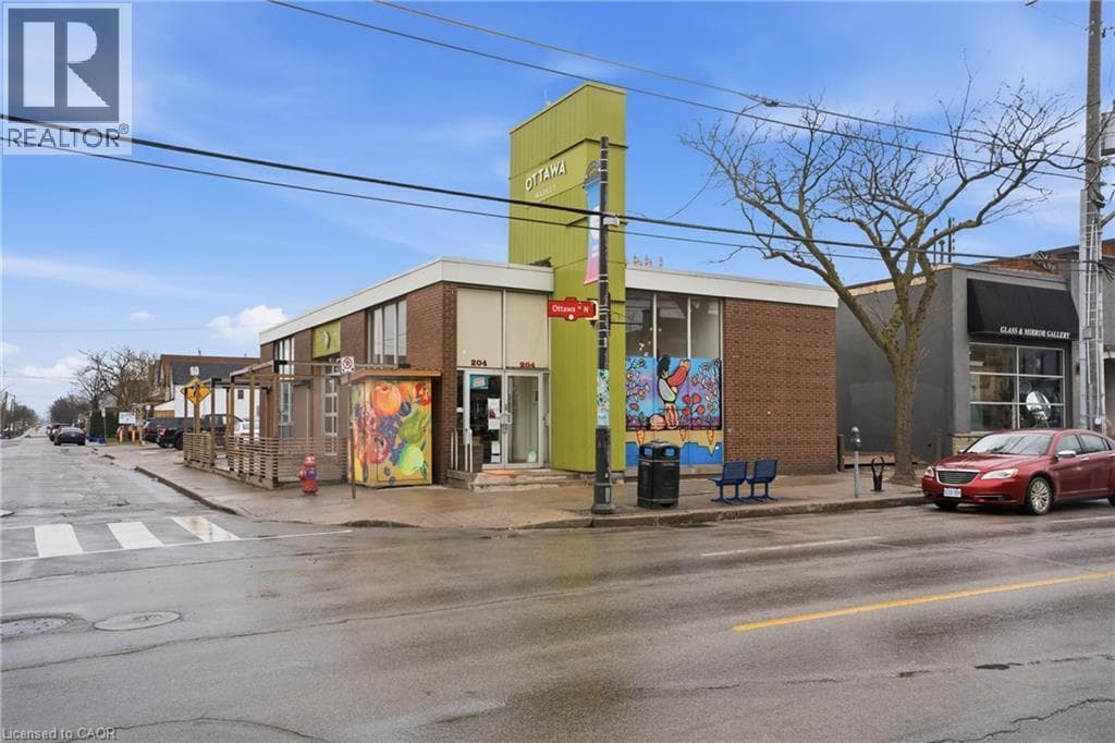 204 OTTAWA Street N photo 2