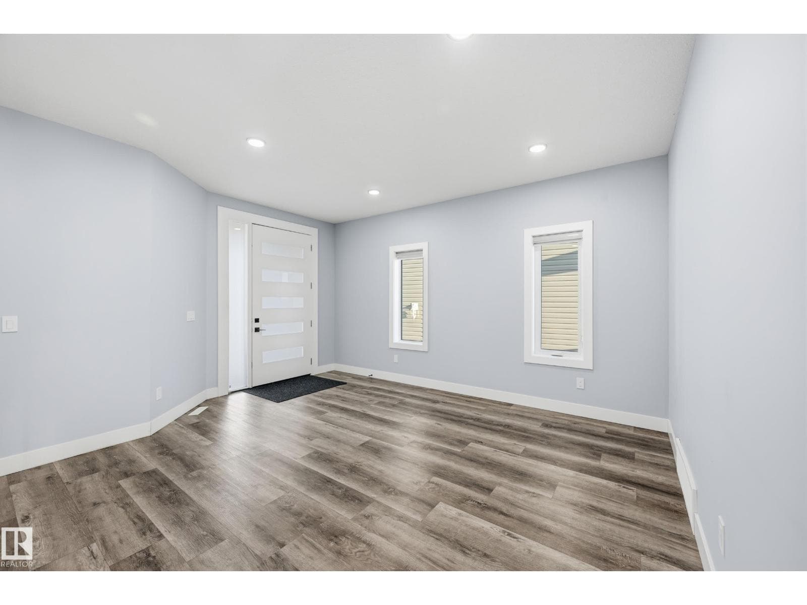 829 MORRIS AV photo 5