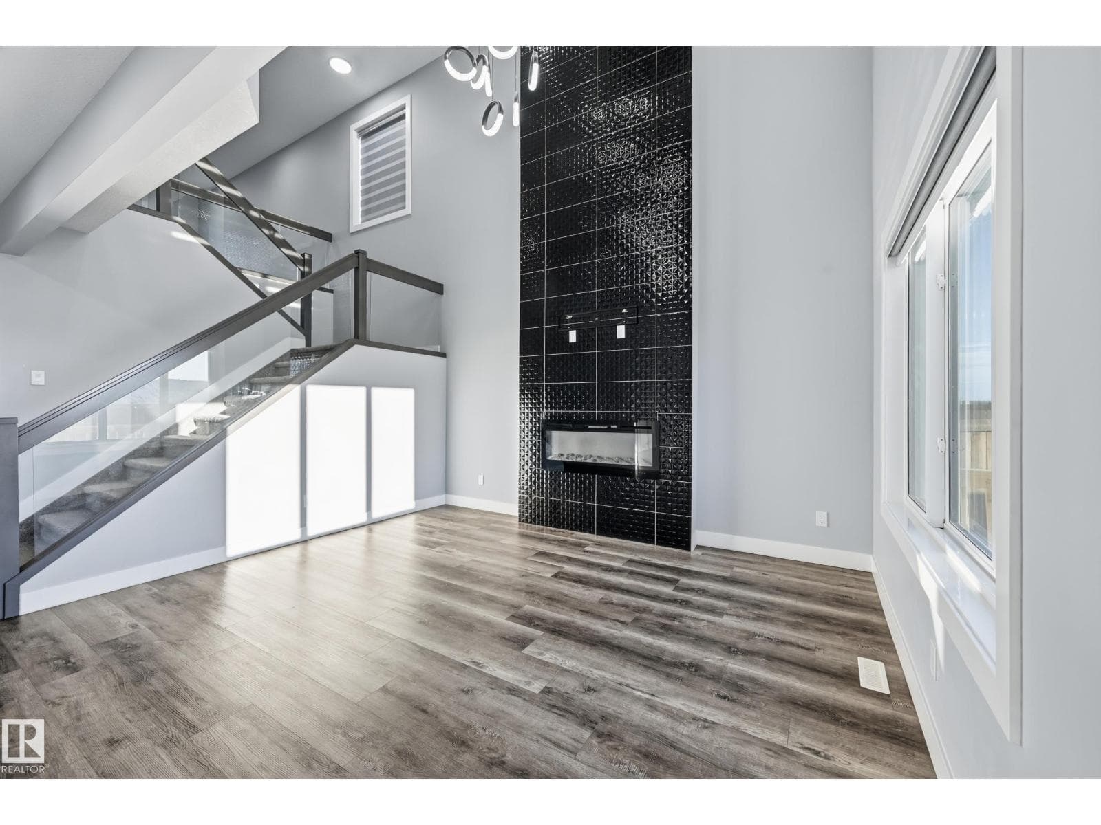 829 MORRIS AV photo 8