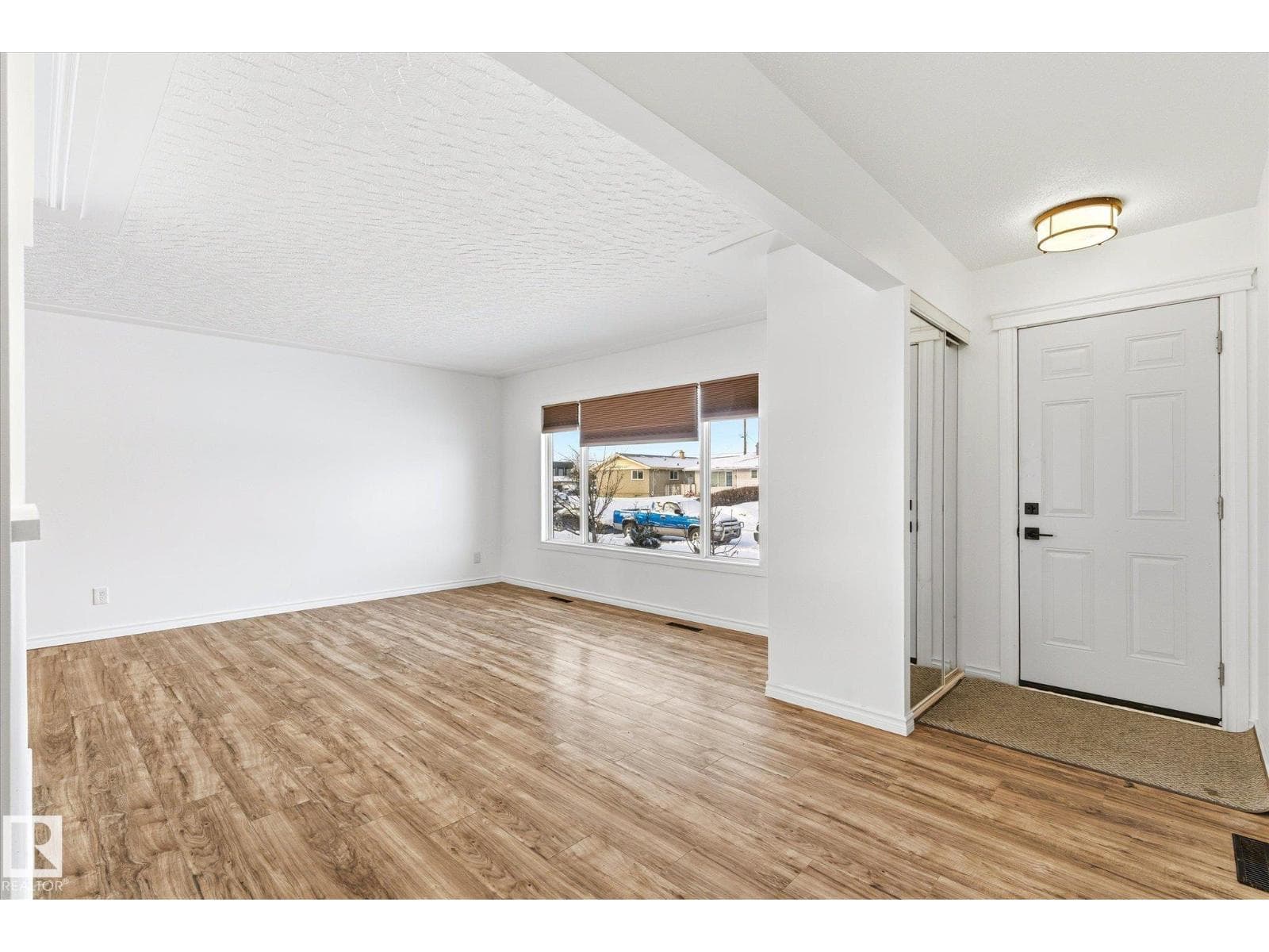 12823 81 ST NW photo 3