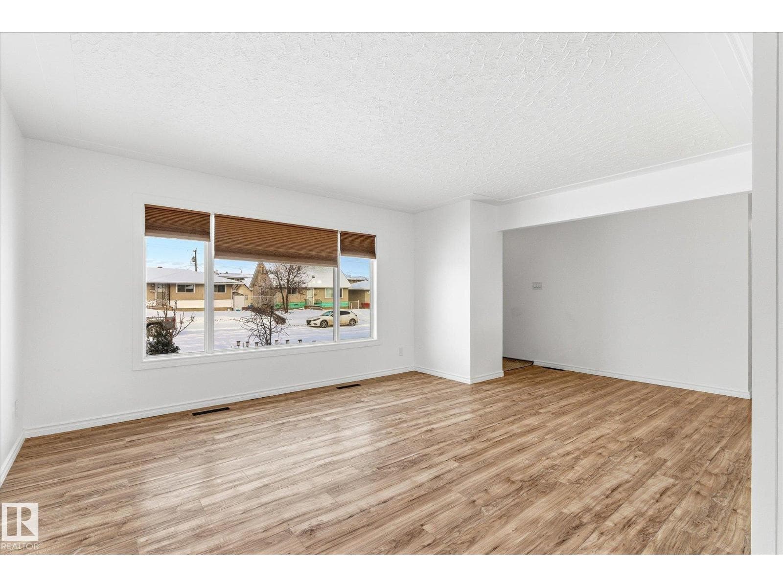 12823 81 ST NW photo 4