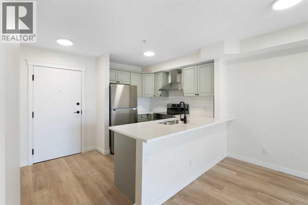 204, 92 Saddletree Court NE — photo 3