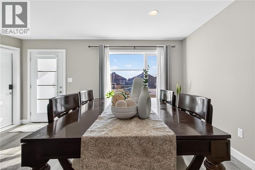 110 MOONSTONE Crescent photo 5